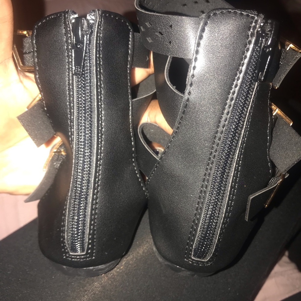 Sandals - Picture 2 of 4